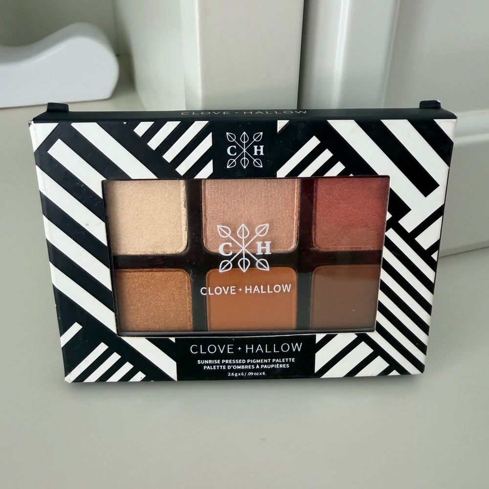 GLOVE HALLOW Pressed Eyeshadow Sunrise Palette Neutrals BRAND NEW Makeup